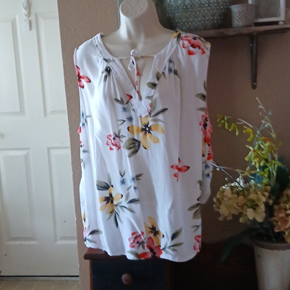 Old Navy Floral Sleeveless Blouse XXL